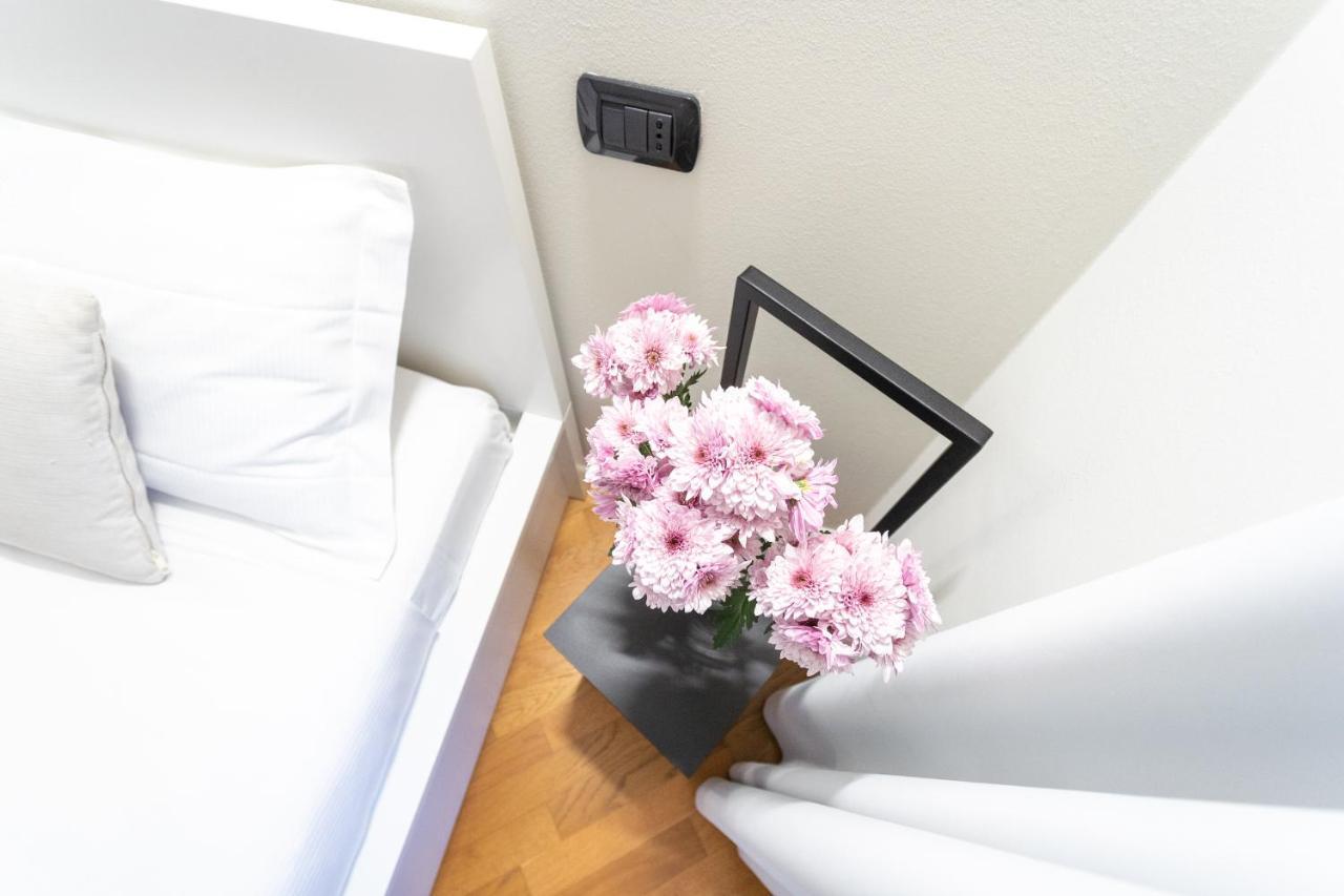 White Flat In Como City Center By Rent All โกโม ภายนอก รูปภาพ